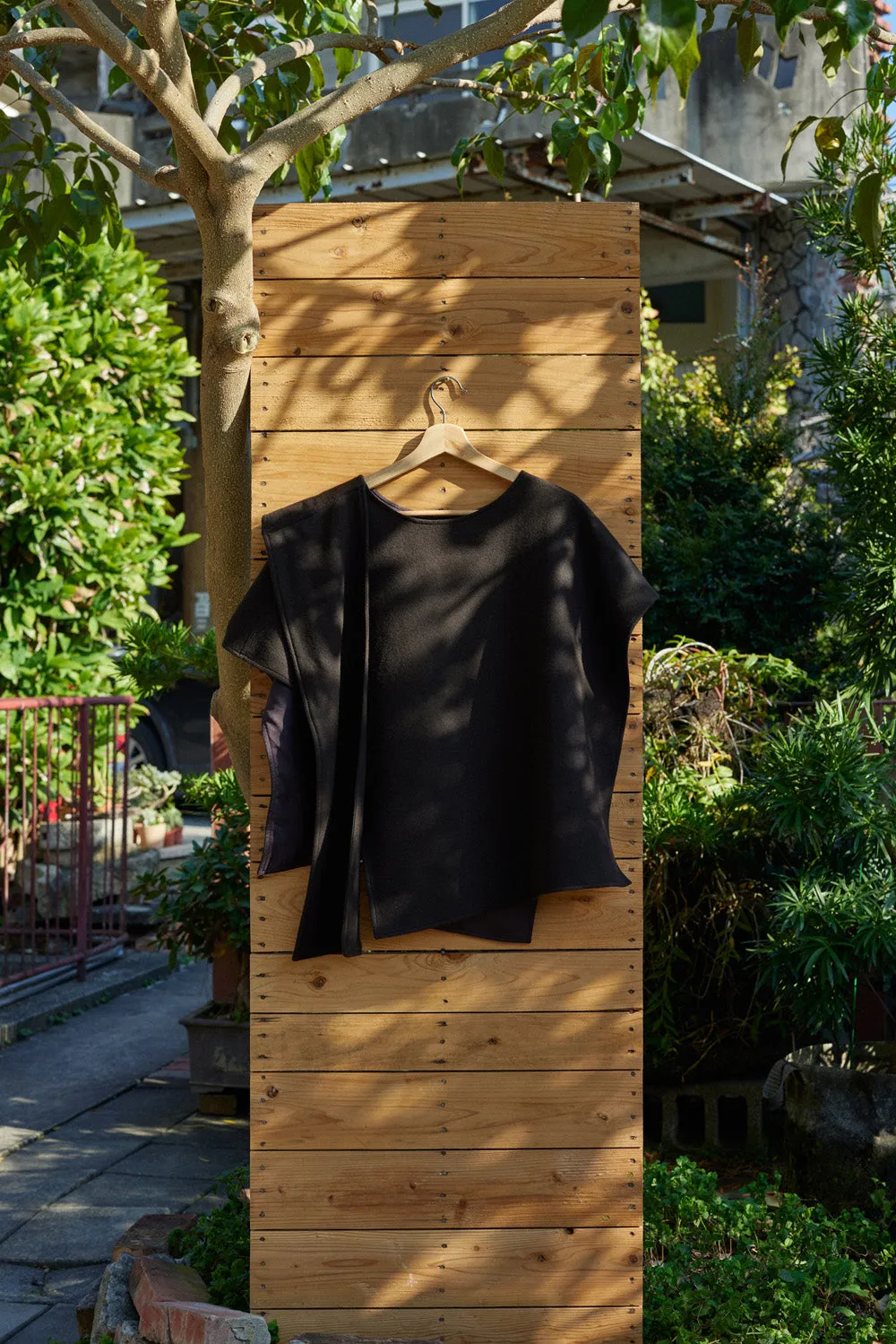 Oak structured Japanese woolen cape